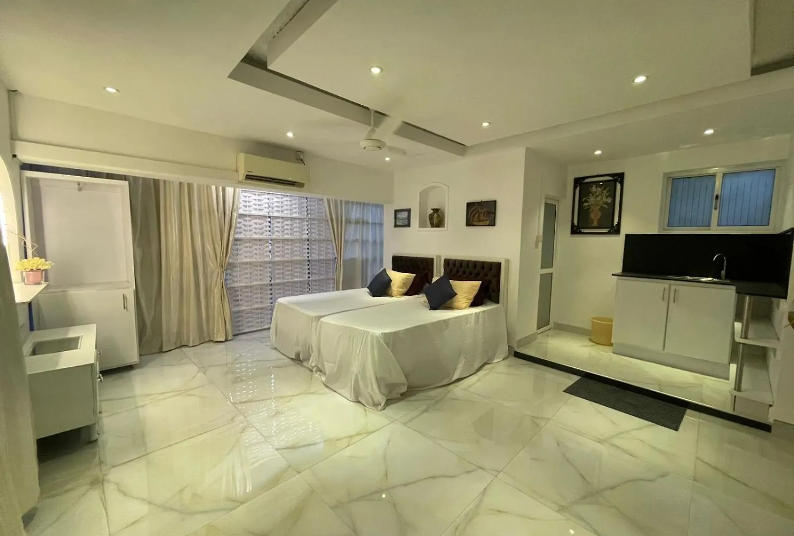 Apartment Near Airport In Negombo Beach Hotel